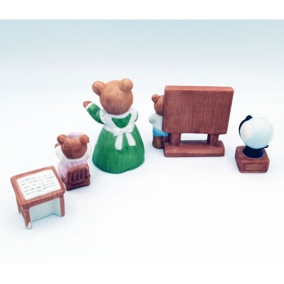 Homco Classroom Bear Figure Set Teacher Students Chalkboard Globe Desk Vintage - Picture 8 of 16